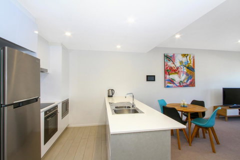 IQ Smart Apartments 704 Braddon ACT - Accommodation Tasmania 4