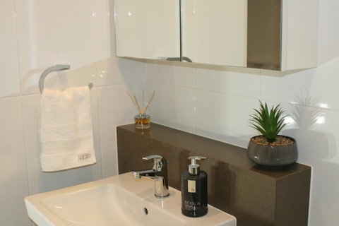 Modern Executive Apt@Barton*1BR*WiFi*Gym*Secure Parking*Canberra - Accommodation Tasmania 3