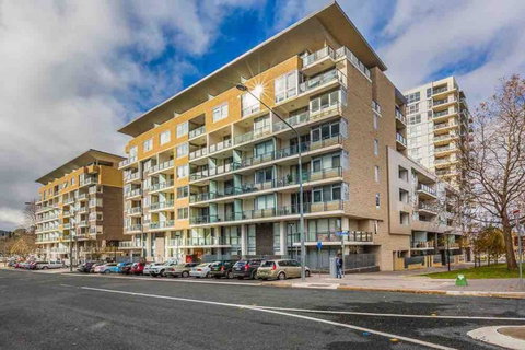 Spacious 1BR Stylish New Acton Apartment +Parking - Accommodation Tasmania 13