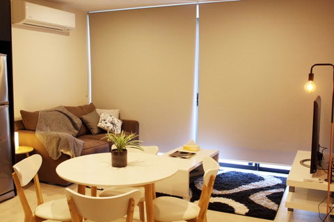 Stylish, Modern, Cute As A Button - Braddon CBD - Accommodation Tasmania 10