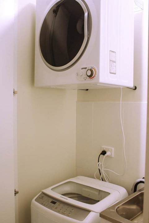 Stylish, Modern, Cute As A Button - Braddon CBD - Accommodation Tasmania 7