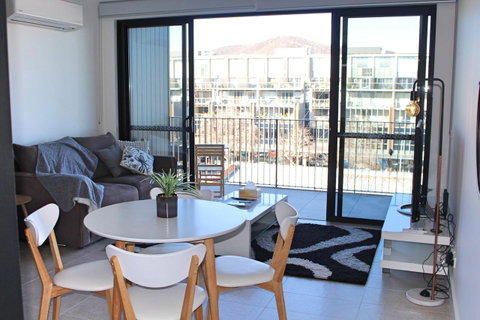 Stylish, Modern, Cute As A Button - Braddon CBD - Accommodation Tasmania 5