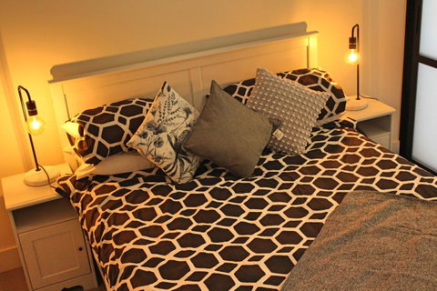 Stylish, Modern, Cute As A Button - Braddon CBD - Accommodation Tasmania 12