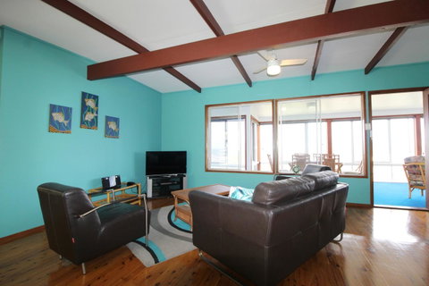 Bally High, 20 Dulconghi Street - Accommodation Tasmania 14