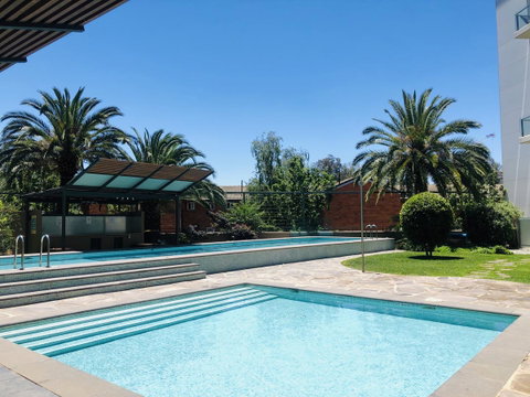 Staying Places - The Avenue - Accommodation Tasmania 1