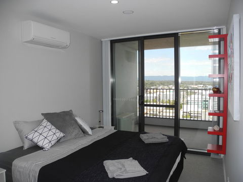 3BR Executive Apartment With Lake And Mountain Views - Accommodation Tasmania 2