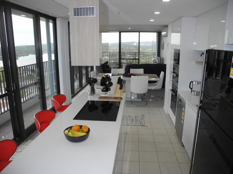 3BR Executive Apartment With Lake And Mountain Views - Accommodation Tasmania 9