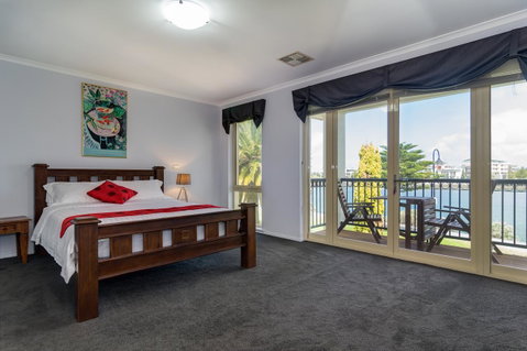 Port Adelaide Harbourside House - Accommodation Tasmania 6