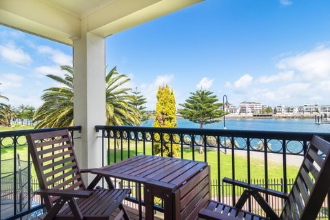 Port Adelaide Harbourside House - Accommodation Tasmania 7