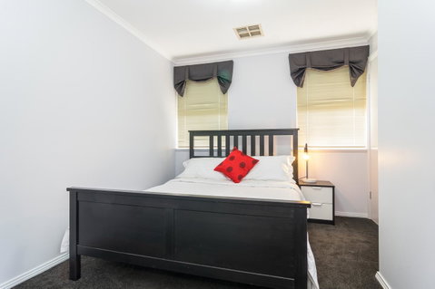 Port Adelaide Harbourside House - Accommodation Tasmania 9