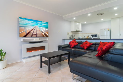 Port Adelaide Harbourside House - Accommodation Tasmania 3