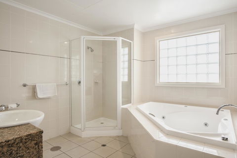Marina Hotel - Accommodation Tasmania 2