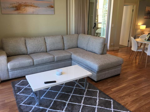 Beachside Luxury Apartments One & Two Bedroom In Beachfront Oaks Pier Building - Accommodation Tasmania 20