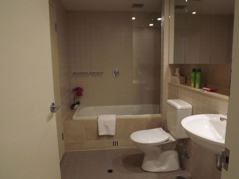 Beachside Luxury Apartments One & Two Bedroom In Beachfront Oaks Pier Building - Accommodation Tasmania 1