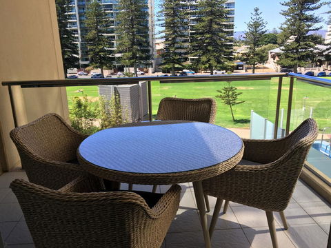 Beachside Luxury Apartments One & Two Bedroom In Beachfront Oaks Pier Building - Accommodation Tasmania 25
