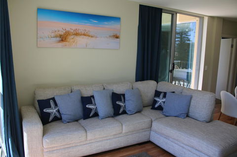 Beachside Luxury Apartments One & Two Bedroom In Beachfront Oaks Pier Building - Accommodation Tasmania 14
