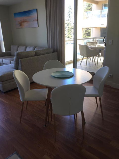 Beachside Luxury Apartments One & Two Bedroom In Beachfront Oaks Pier Building - Accommodation Tasmania 18
