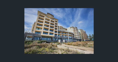 Beachside Luxury Apartments One & Two Bedroom In Beachfront Oaks Pier Building - Accommodation Tasmania 2