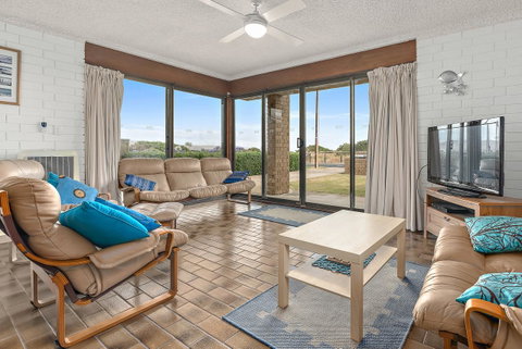Sun & Surf Aldinga Beach Apartment - Accommodation Tasmania 0