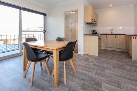 Bay 10 - Suites And Apartments - Accommodation Tasmania 10