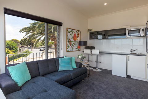Bay 10 - Suites And Apartments - Accommodation Tasmania 6