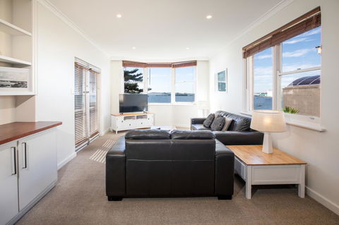 Bay 10 - Suites And Apartments - Accommodation Tasmania 33