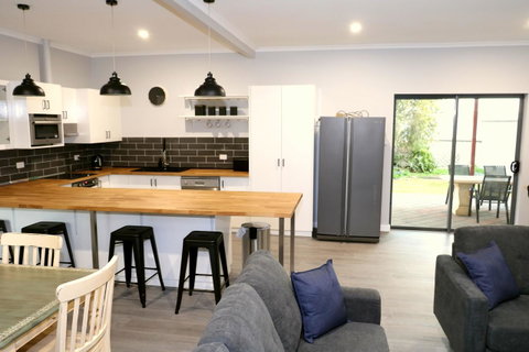 The Purple Door On Seaview - Accommodation Tasmania 4