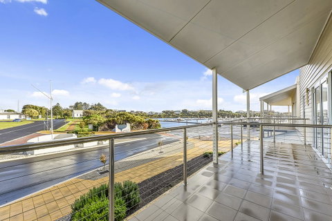Aloha Waterfront Properties - Accommodation Tasmania 23