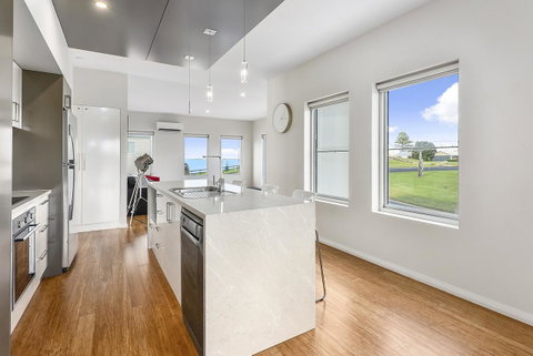 Aloha Waterfront Properties - Accommodation Tasmania 6