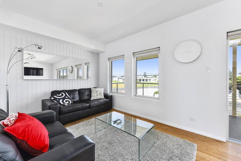 Aloha Waterfront Properties - Accommodation Tasmania 17