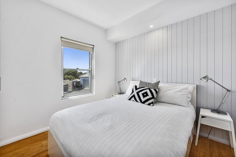 Aloha Waterfront Properties - Accommodation Tasmania 19