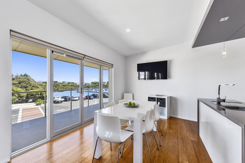Aloha Waterfront Properties - Accommodation Tasmania 20