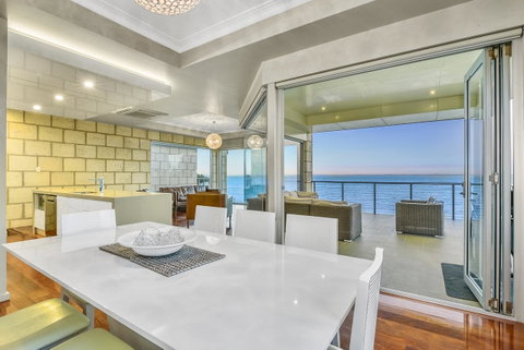 Aloha Waterfront Properties - Accommodation Tasmania 9