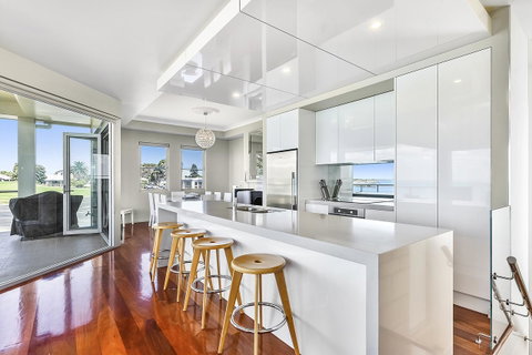 Aloha Waterfront Properties - Accommodation Tasmania 7