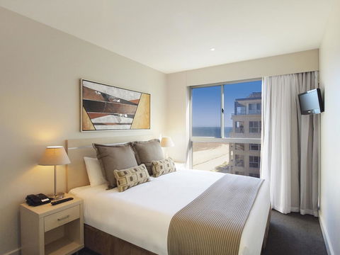 Oaks Glenelg Plaza Pier Suites - Accommodation Tasmania 2