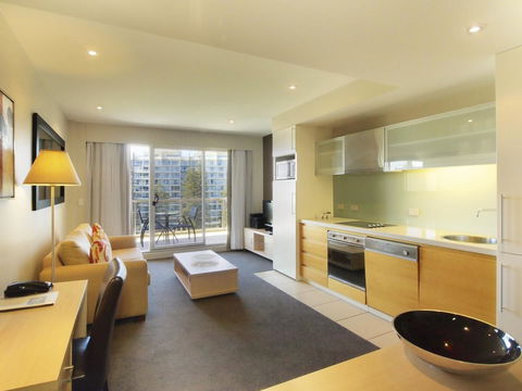 Oaks Glenelg Plaza Pier Suites - Accommodation Tasmania 6
