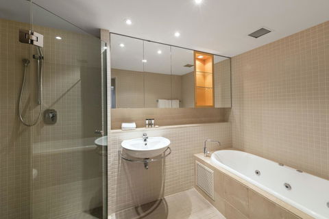 Oaks Glenelg Plaza Pier Suites - Accommodation Tasmania 3