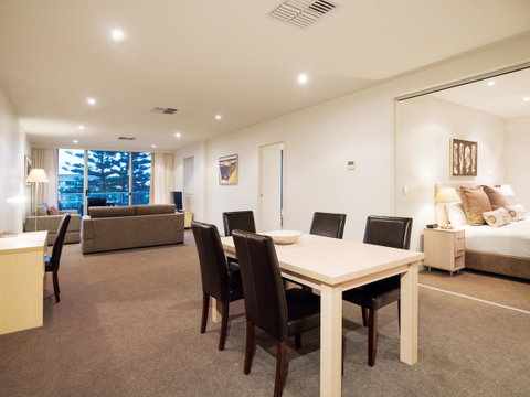 Oaks Glenelg Liberty Suites - Accommodation Tasmania 24
