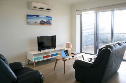 Penneshaw Oceanview Apartments - Accommodation Tasmania 11