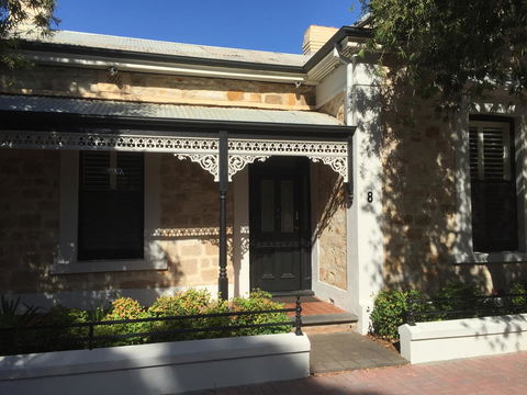 8 Osborne - Accommodation Tasmania 0