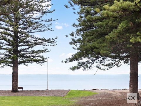 Breeze Beachfront Apartment - Accommodation Tasmania 23