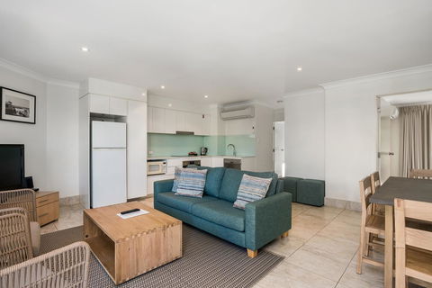 Bayview Beachfront Apartments, In Town Right On The Beach - Accommodation Tasmania 41
