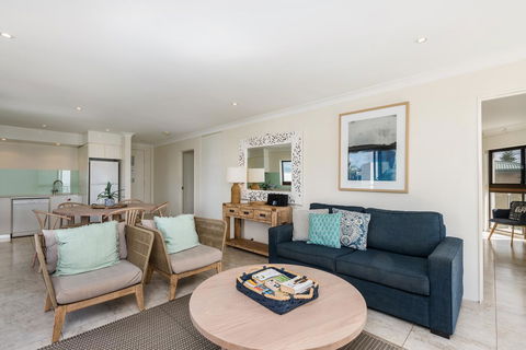 Bayview Beachfront Apartments, In Town Right On The Beach - Accommodation Tasmania 32