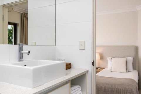 Bayview Beachfront Apartments, In Town Right On The Beach - Accommodation Tasmania 31