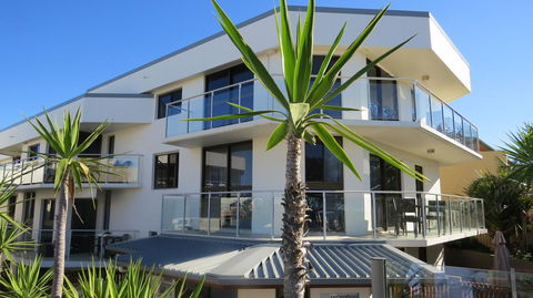 Bayview Beachfront Apartments, In Town Right On The Beach - Accommodation Tasmania 14