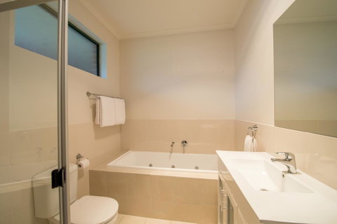 Clare Country Club - Accommodation Tasmania 16
