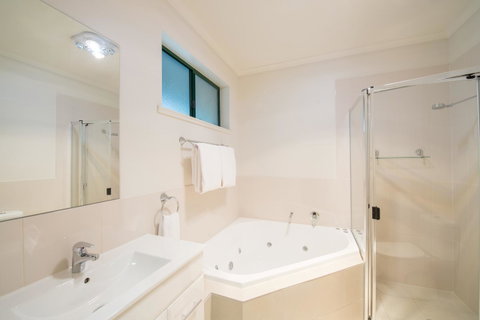 Clare Country Club - Accommodation Tasmania 19