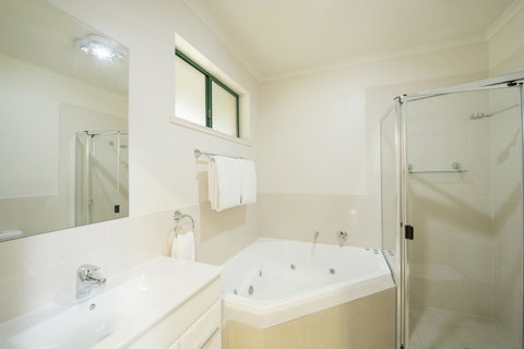 Clare Country Club - Accommodation Tasmania 20