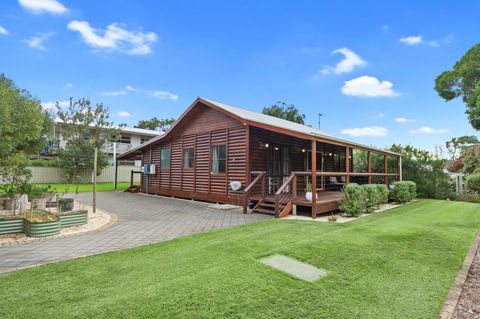 The Log Cabin - 47 Jetty Road - Accommodation Tasmania 13