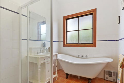 The Log Cabin - 47 Jetty Road - Accommodation Tasmania 3